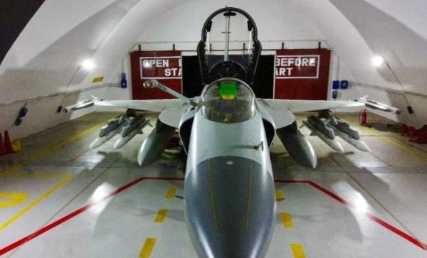 股巢网 我国PL-15E空空导弹为何这么强 技术优势尽显