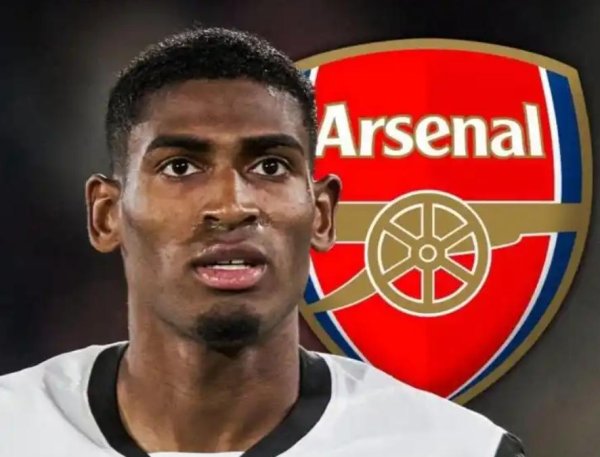 元富证券 记者：阿森纳即将官宣莫斯克拉加盟的消息，球员已经现身新加坡