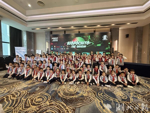 广瑞网 2025东湖论坛“一带一路”国际科普表演秀 让数学 “玩” 起来